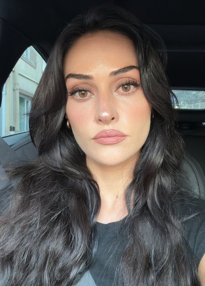 صورة من انستغرام Esra Bilgiç