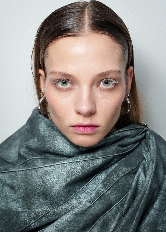  صيحات الرموش الطويلة والبيضاء من دار Weinsanto