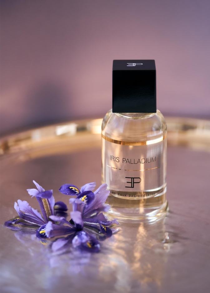 كشفت علامة Carolina Herrera عن إطلاق عطر Iris Palladium الذي يشكل إصداراً نادراً يجمع بين رقّة زهرة السوسن ومعدن البلاديوم الثمين