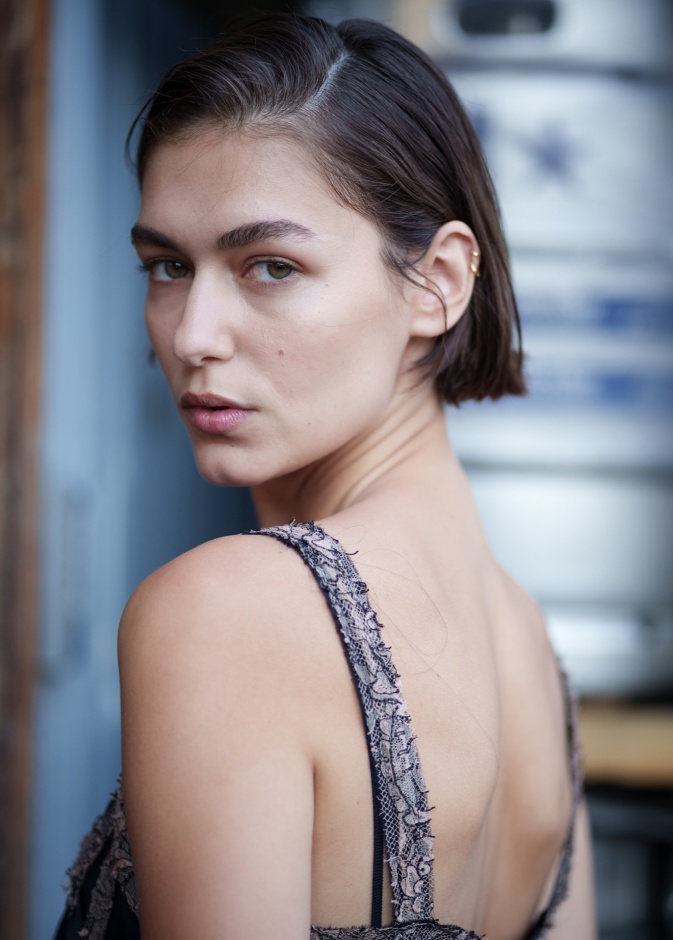 أفضل مقشرات الجسم لعلاج حب الشباب في الظهر والكتفين