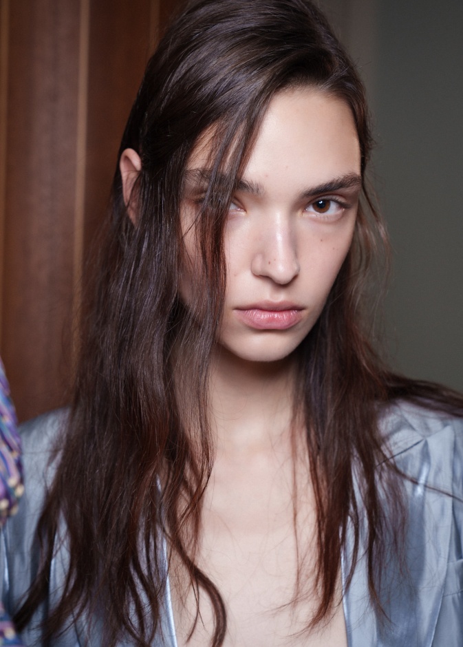 أفضل 3 مكملات لتسريع نمو الشعر وزيادة كثافته بشكل ملحوظ