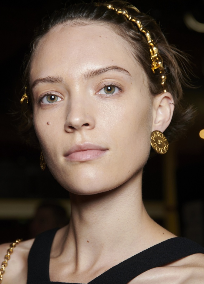 تقنية المايكرونيدلينج: خطوة نحو بشرة أكثر نعومة ومرونة