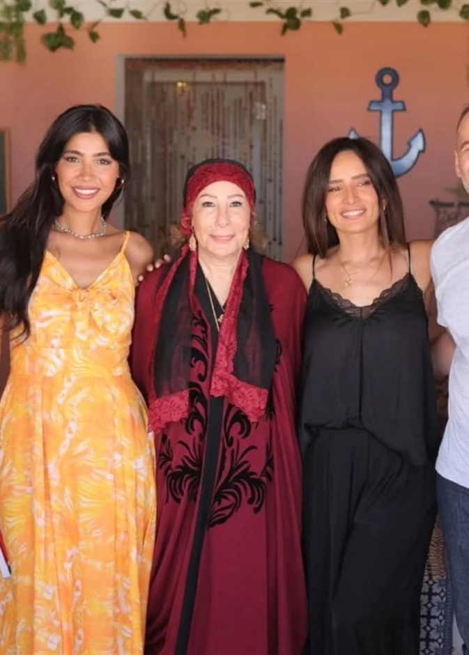 ورد وشوكولاتة