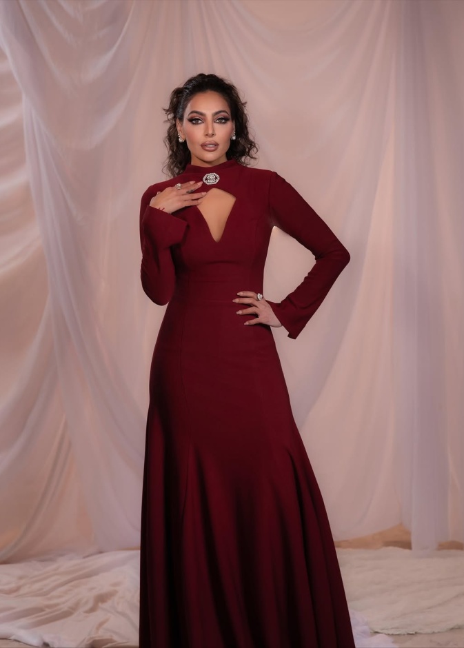 نجمات الخليج يتألّقن بفساتين سهرة ناعمة وألوان خريفية تنبض بالأنوثة والرقي