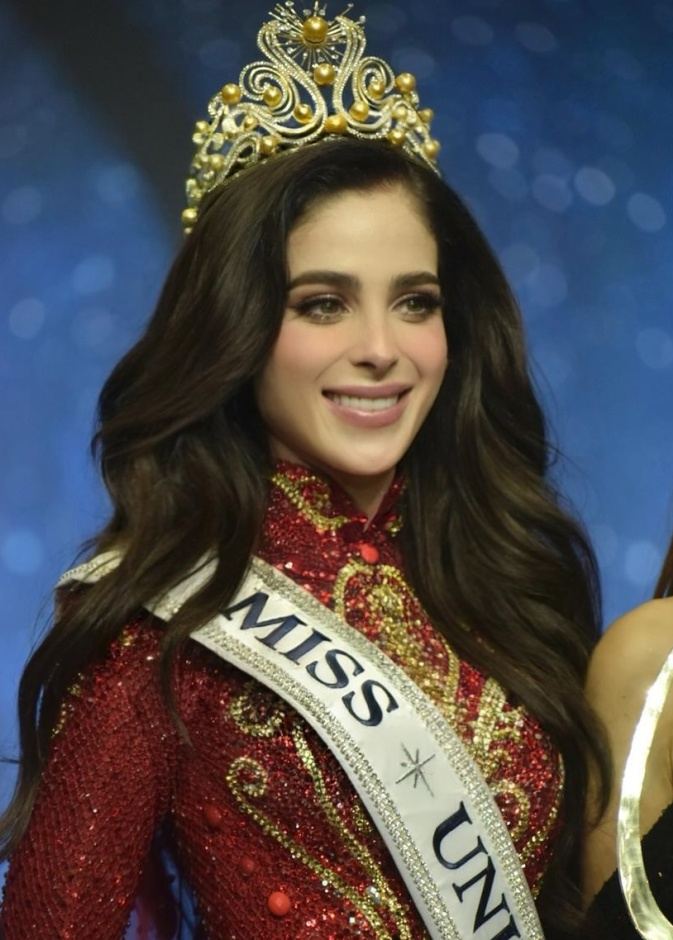 تتويج المكسيكية فاطمة بوش ملكة جمال الكون 2025