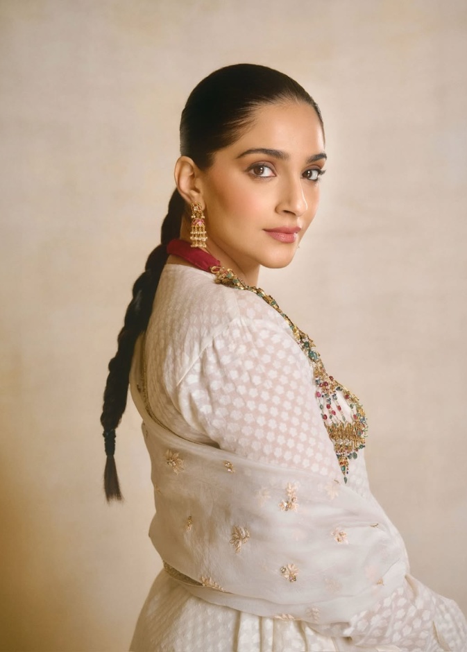 سونام كابور