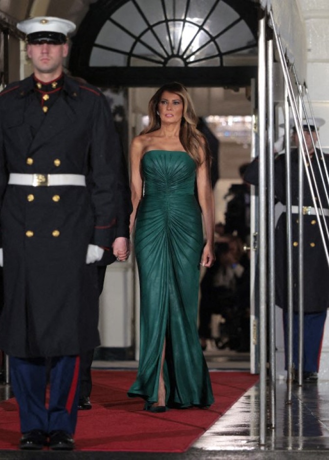 إطلالة ميلانيا ترامب تخطف الأنظار بتوقيع ايلي صعب