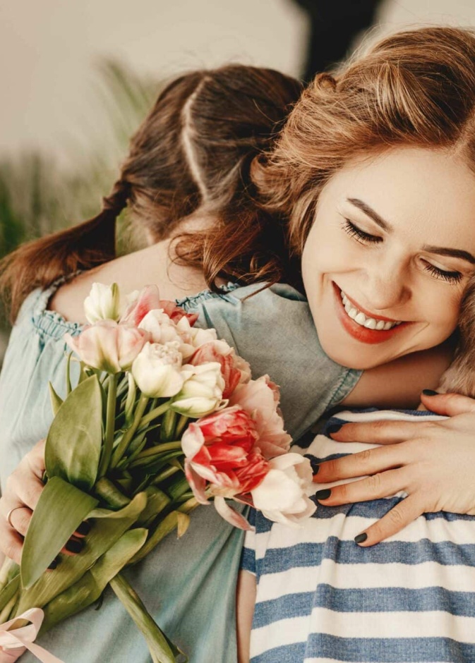 أجمل عبارات ورسائل تهنئة بعيد الأم مكتوبة بالإنجليزية والعربية