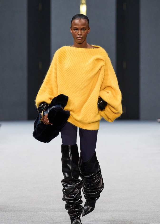 السويتر الـ XXL أكبر وأكثر أناقة وعصرية