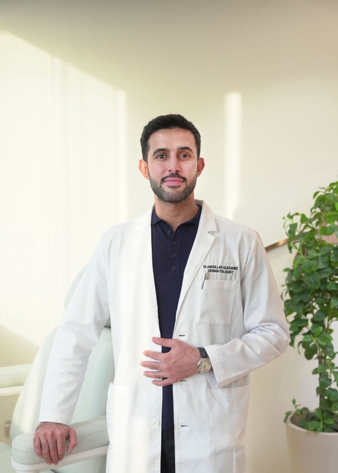 خاص لـ “هي": د. عبدالله الراشد يروي فلسفة فن التجميل الهادئ