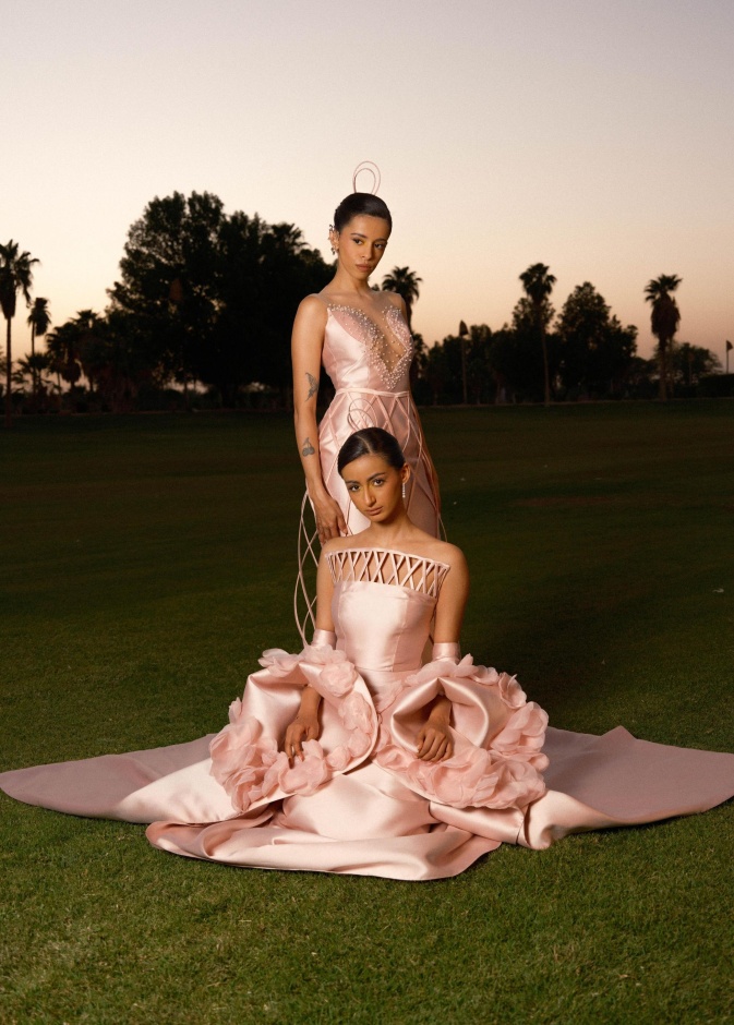 مصممتا الأزياء السعوديتان رند ناصر وجود الحربي تفتحان بوابة الإلهام مع مجموعة The Floral Gate