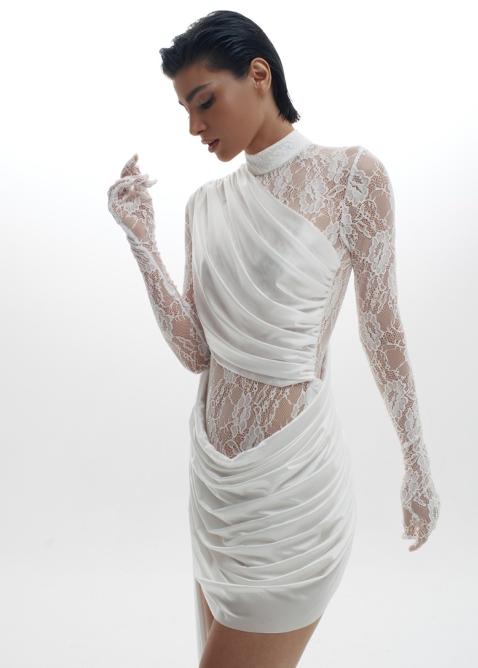 تصميم من Miruna باللّون الأبيض 