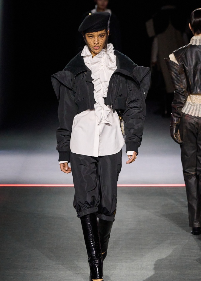 الأنوراك الرياضي تصميم أساسي لإطلالاتك هذا الموسم