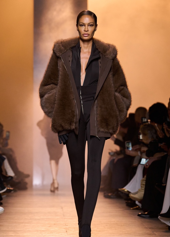 تنسيق اللّون البني بأسلوب المونوكروم من Elie Saab