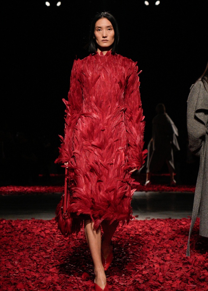 صيحة الريش لشتاء 2026 من Ferragamo