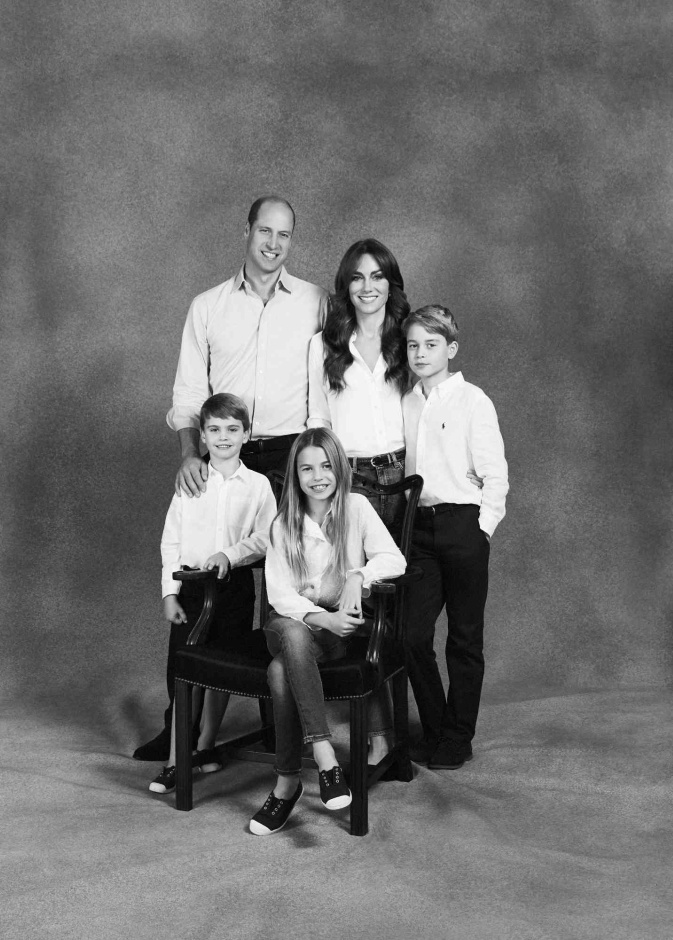 مصور ملكي يكشف سر الصورة العائلية "المريحة"للأمير وليام والأميرة كيت