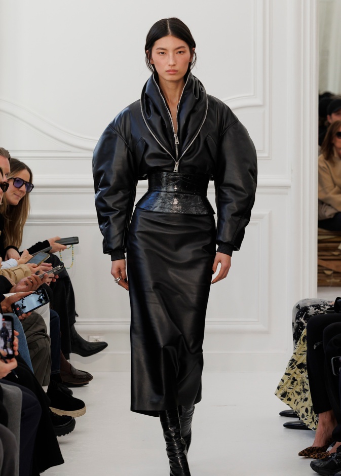 موضة شتاء 2026 تتجه إلى آسيا