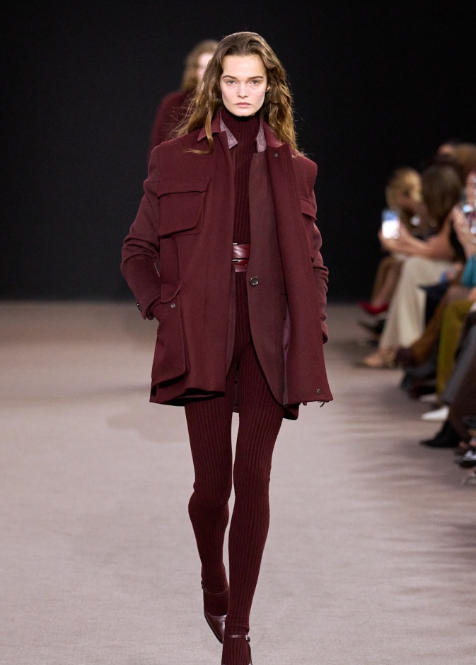 موضة جاكيت البوردو الطويلة من دار Max Mara