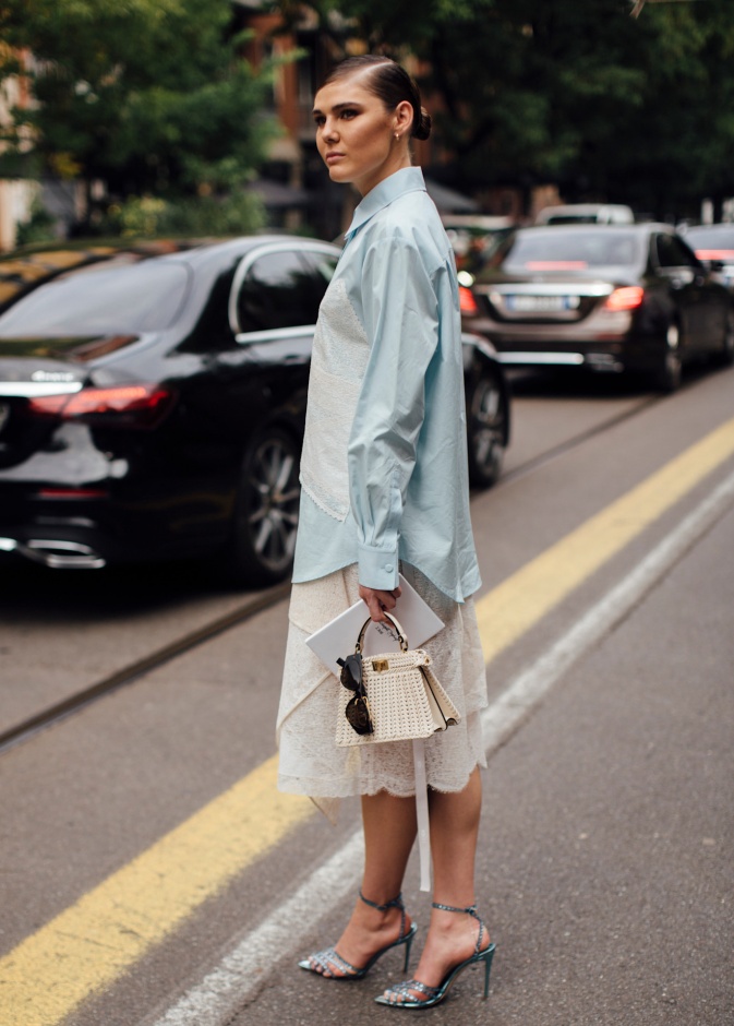 الدانتيل خيارك الأمثل لشتاء 2025