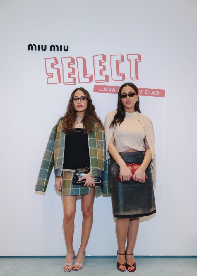 جنى وكنزي دياب تضعان بصمتهما الخاصة في دبي بإطلاق أحدث نسخ  "Miu Miu Select"