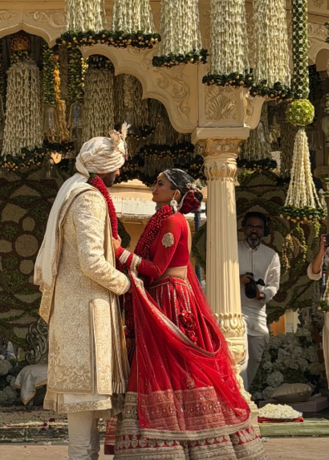 نيترا مانتينا مع عريسها