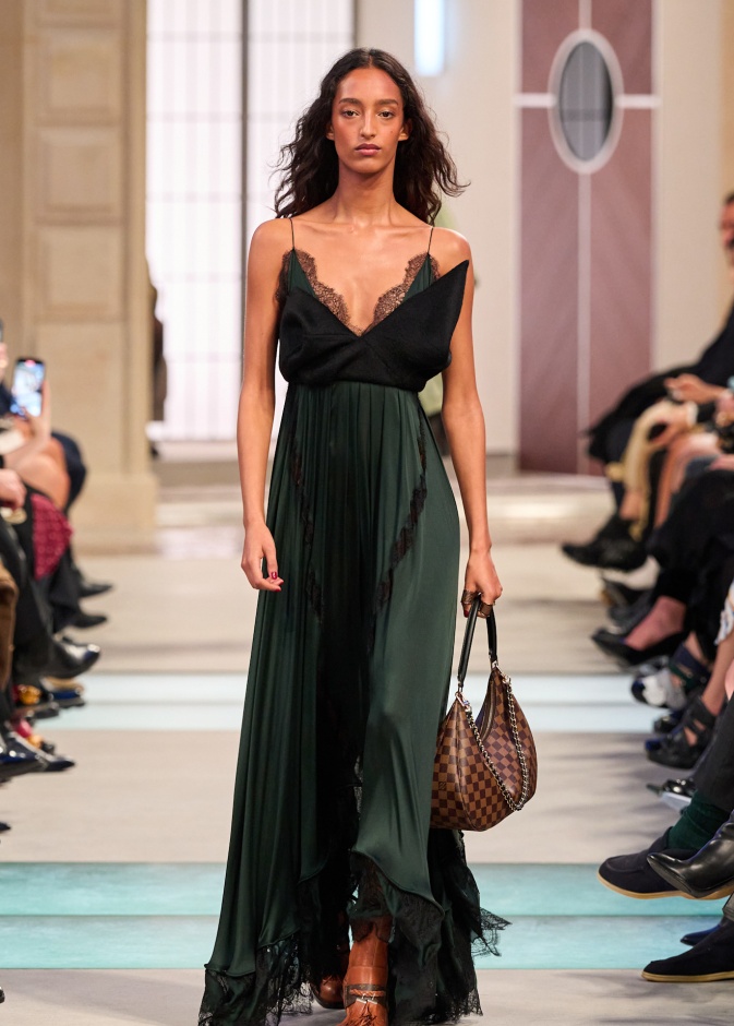 من مجموعة "لويس فيتون" Louis Vuitton لخريف وشتاء 2025 