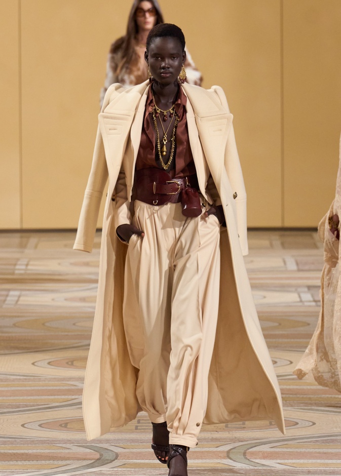 صيحة الـLayering لشتاء 2026 بأسلوب Zimmermann