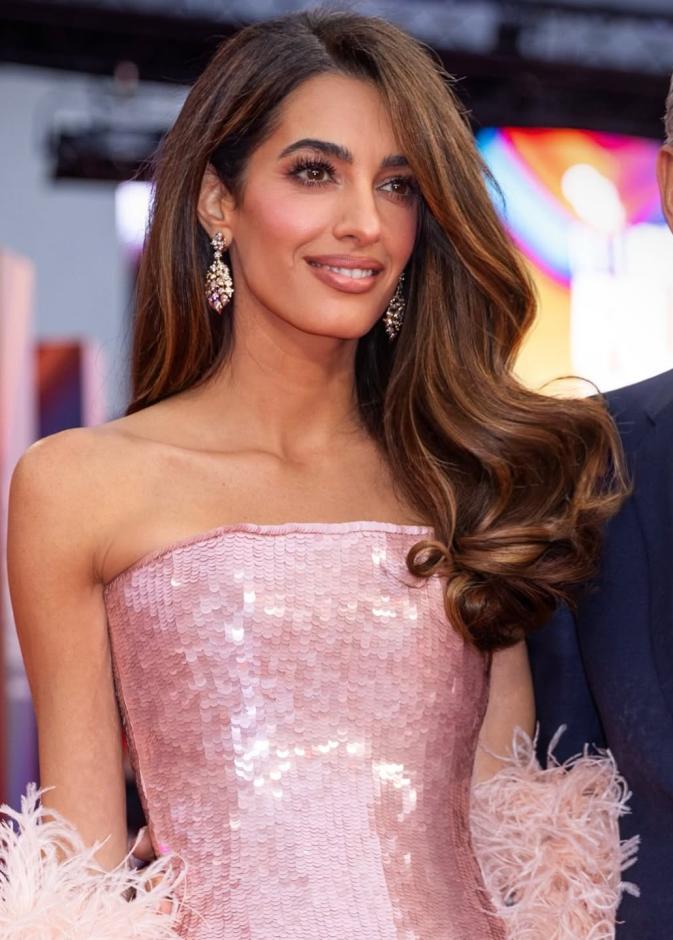 صيحات الجمال لعام 2026 ترسم تغيّرات ملحوظة في اطلالات النجمات العالميات