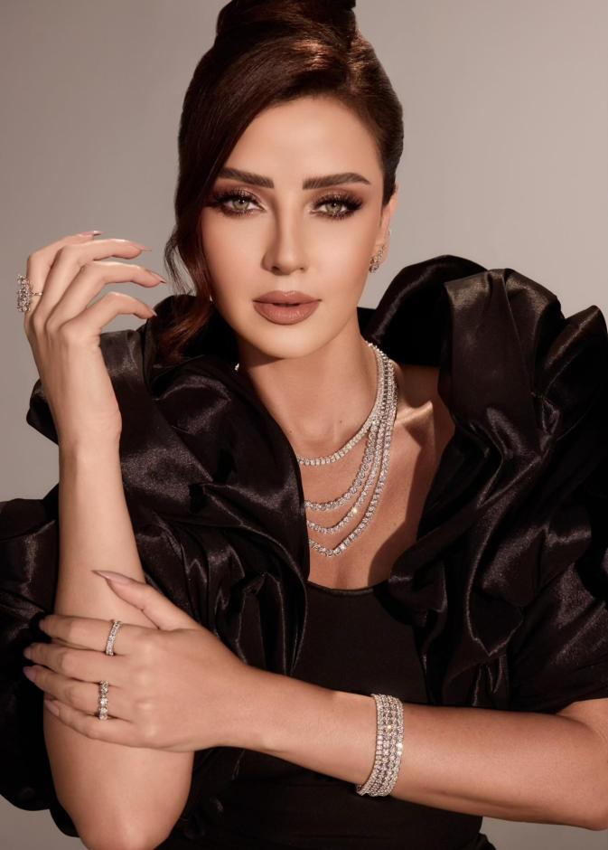 إطلالات مجوهرات رضوى الشربيني