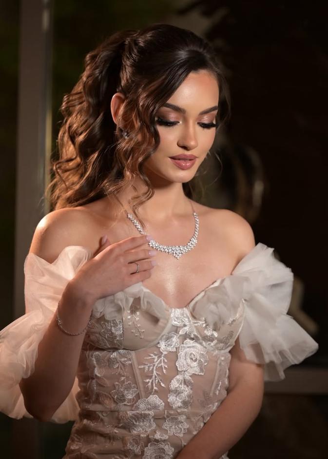 اطلالة عروس من خبيرة المكياج إيمان بركات