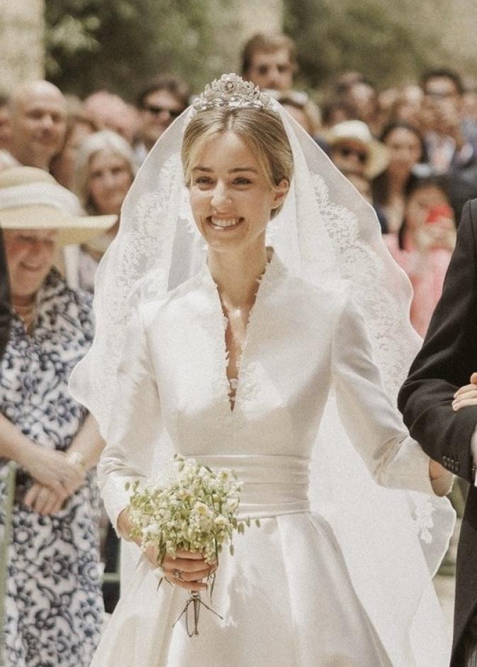 الأميرة شارلوت أميرة ناساو اختارت تاجها من مجوهرات العائلة