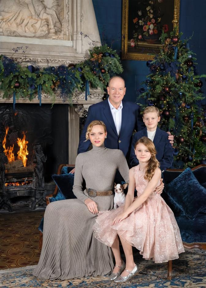 الأميرة شارلين في إطلالة هادئة