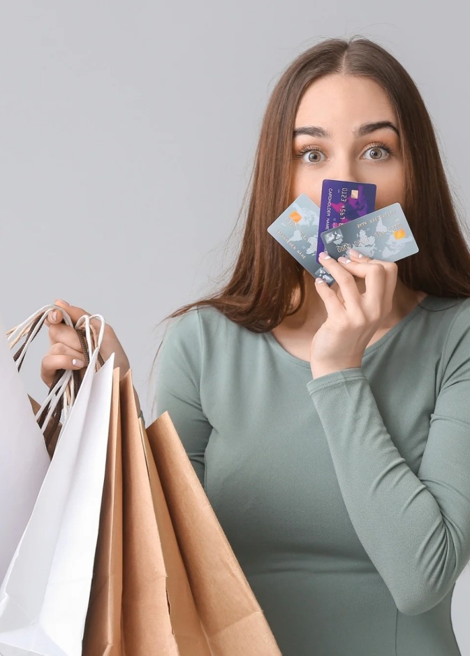 سؤالٌ تحتاجين لتوجيهه لنفسك: هل أنا متهمة بالإنفاق العاطفي؟