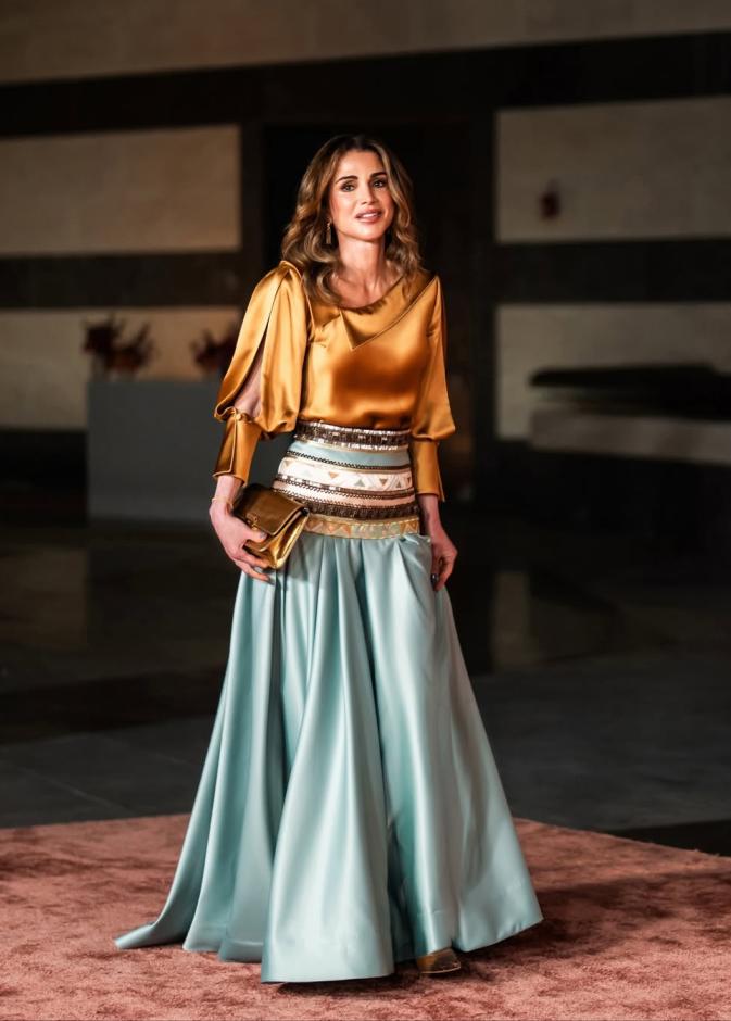 أجمل 10 إطلالات للملكة رانيا العبدالله بين العصرية والتراث في حصاد 2025