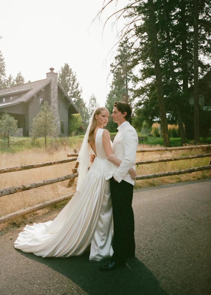 باتريك شوارزنيجر Patrick Schwarzenegger وآبي تشامبيون Abby Champion