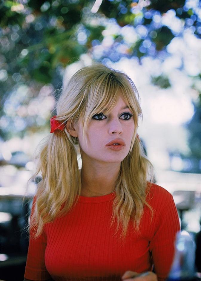 بريجيت باردو تودع في سان تروبيه (2)