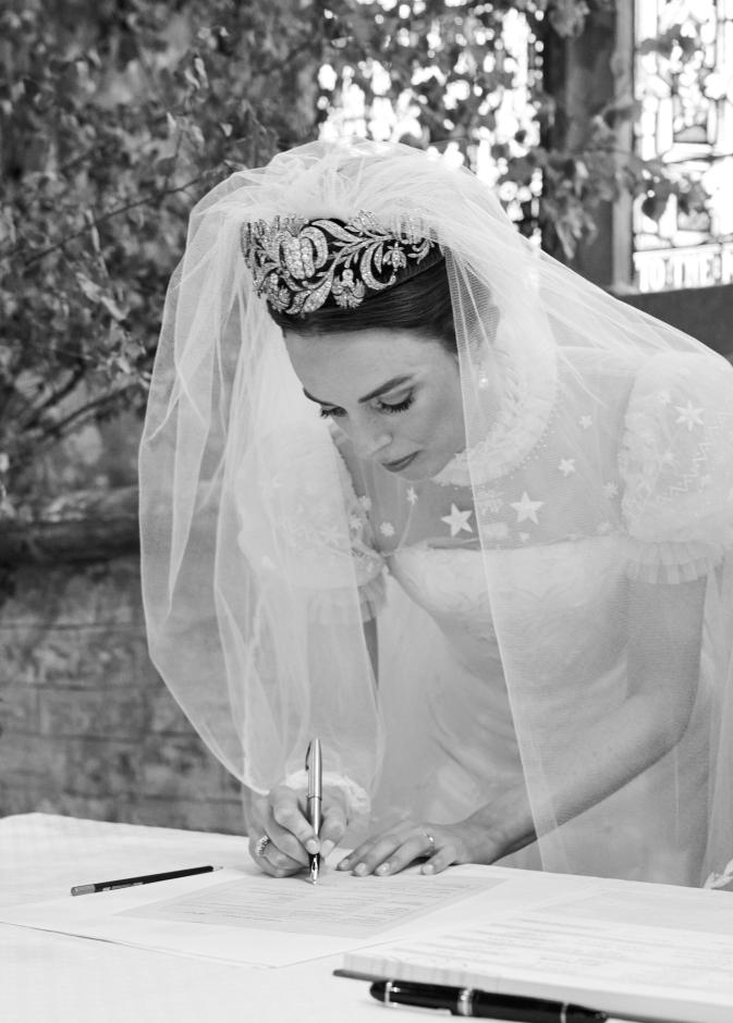 تصميم تاج  الليدي فيوليت