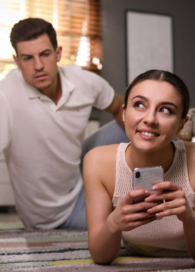 تكرار اختبار الغيرة مع الزوج يهدد استقرار الزواج