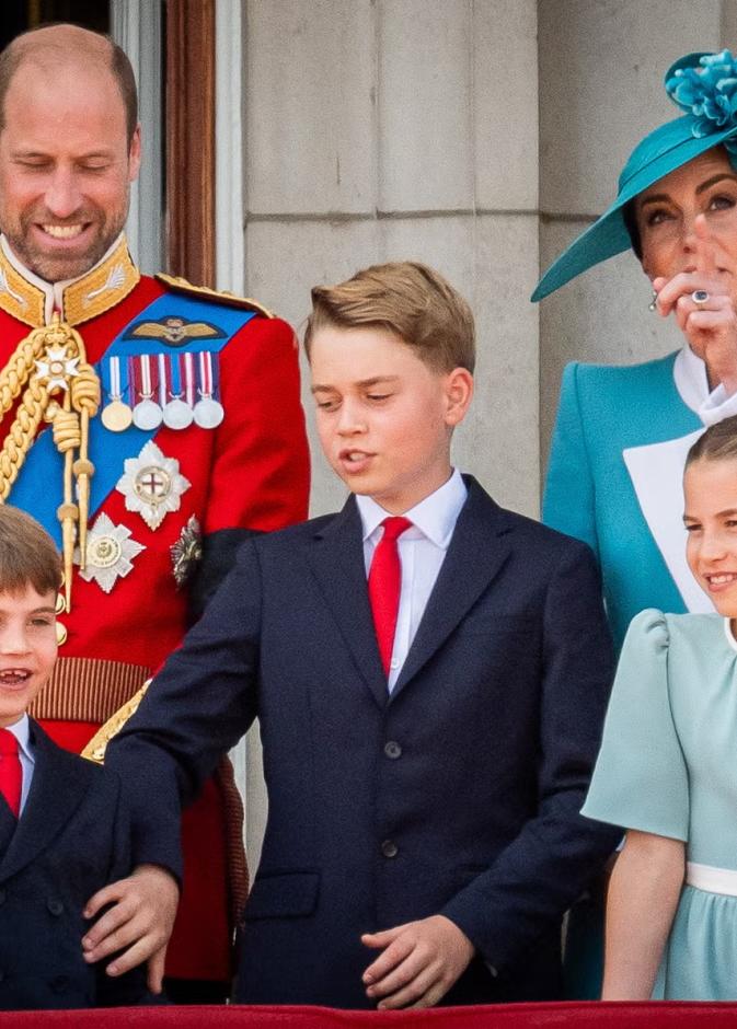 جورج، وشارلوت، ولويس—العالم جرعة من الإيجابية المطلوبة خلال استعراض الألوان