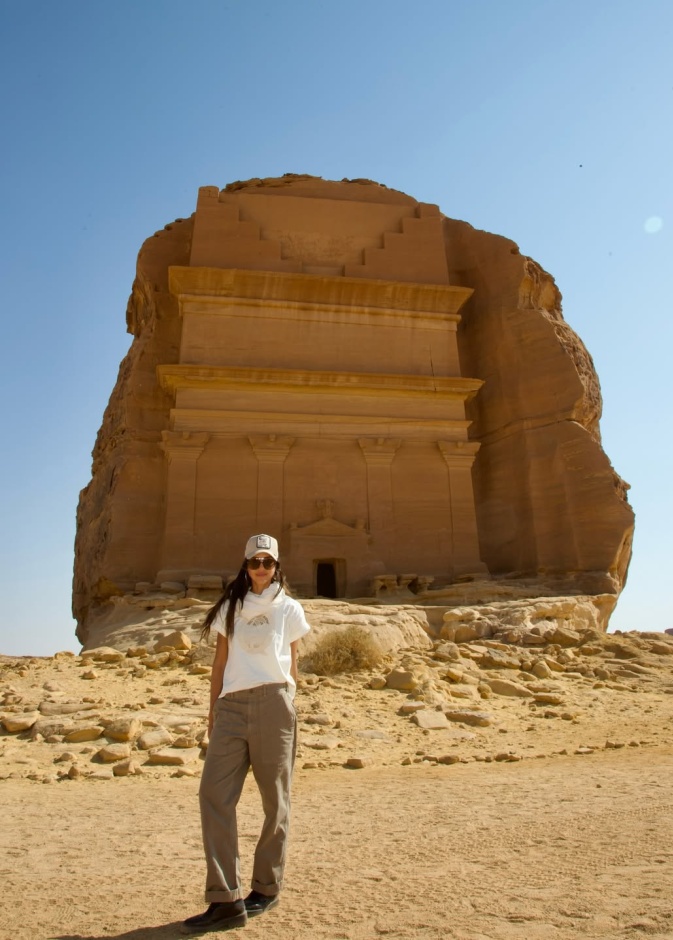 جيسيكا ألبا في منطقة الحِجر