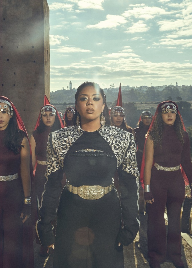 جيلان تكرم المرأة المغربية في أغنية Khamssa w Khmiss