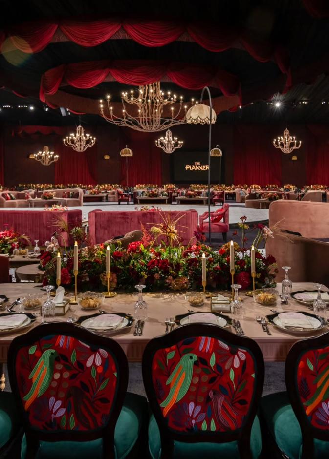 زفاف يدمج بين اللونين الأحمر والزهري