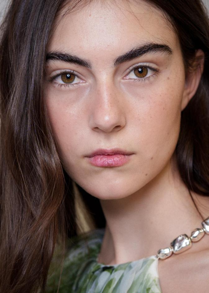 خطّتنا الشاملة لبشرة متألقة بمكونات طبيعية قبل ليلة رأس السنة