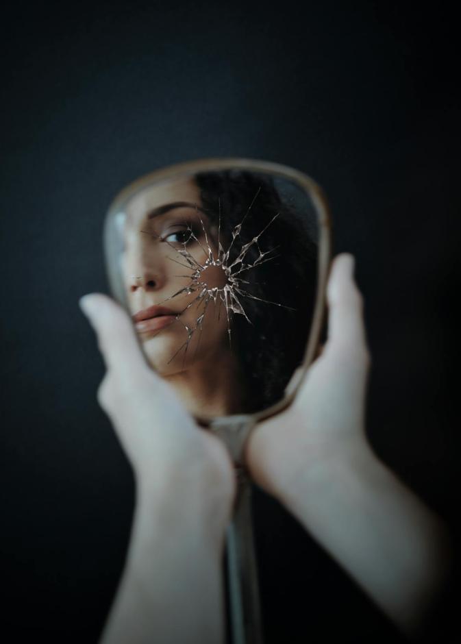 كسر المرايا المشوهة مع بداية 2026 كيف تتحدى المرأة الصور النمطية عن نفسها؟