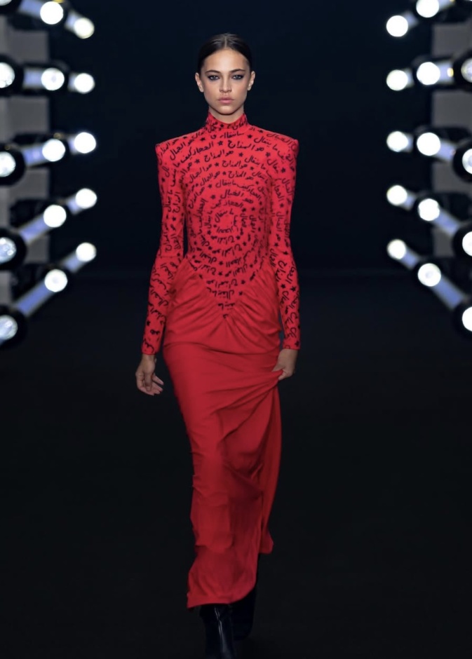 فستان من تصميم مو خوجا من Hindamme