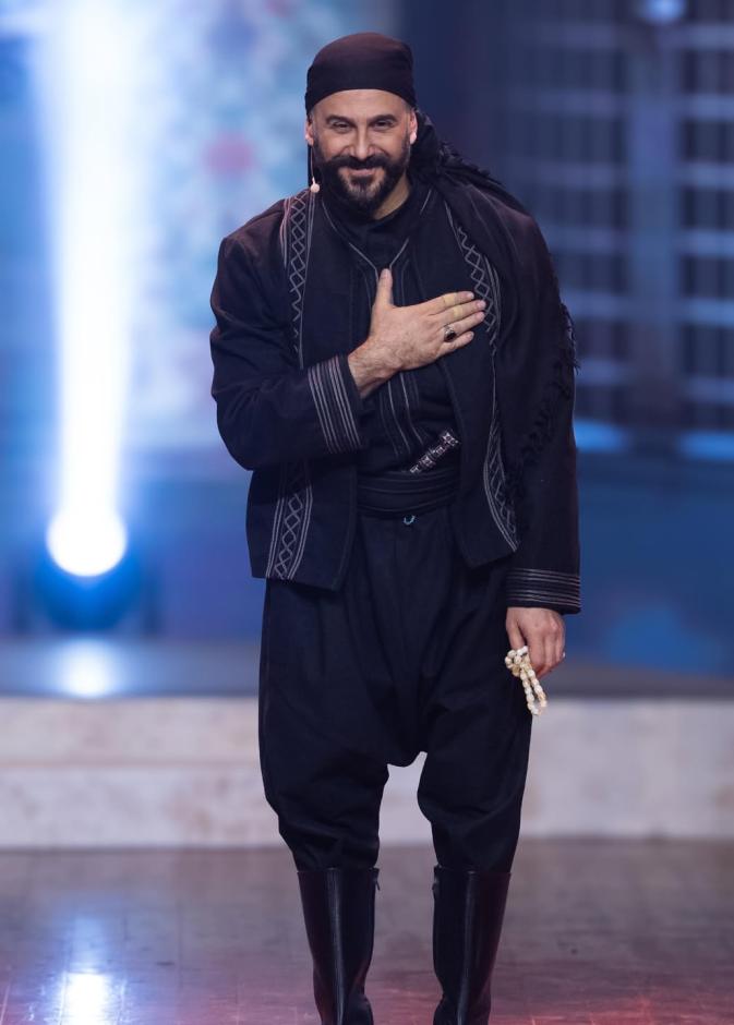 قصي خولي يحتفل بأول مسرحية سورية في موسم الرياض