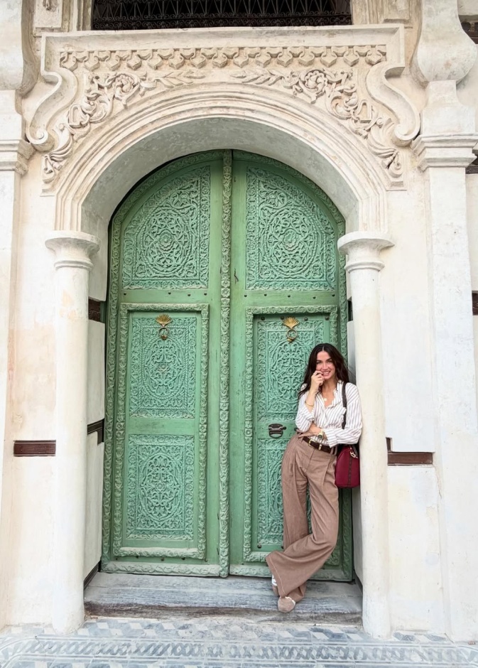  آنا دي أرماس في قلب جدة التاريخية…تعرفوا على الأماكن التي سحرت نجمة هوليوود في جدة البلد