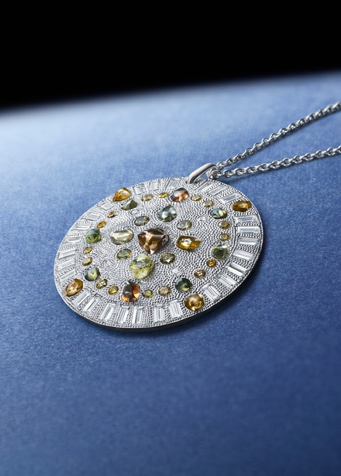 ميدالية Talisman من الذهب الأبيض