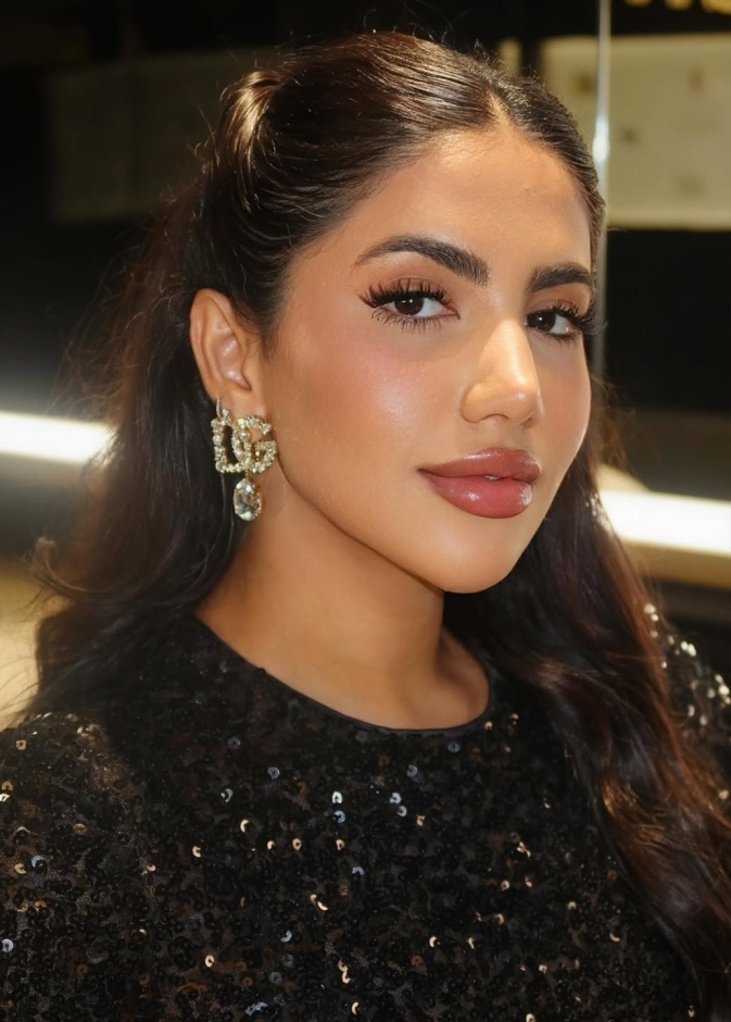 ألوان الشتاء تلمع: كيف تصنعين إشراقة ناعمة ودافئة لبشرتك؟