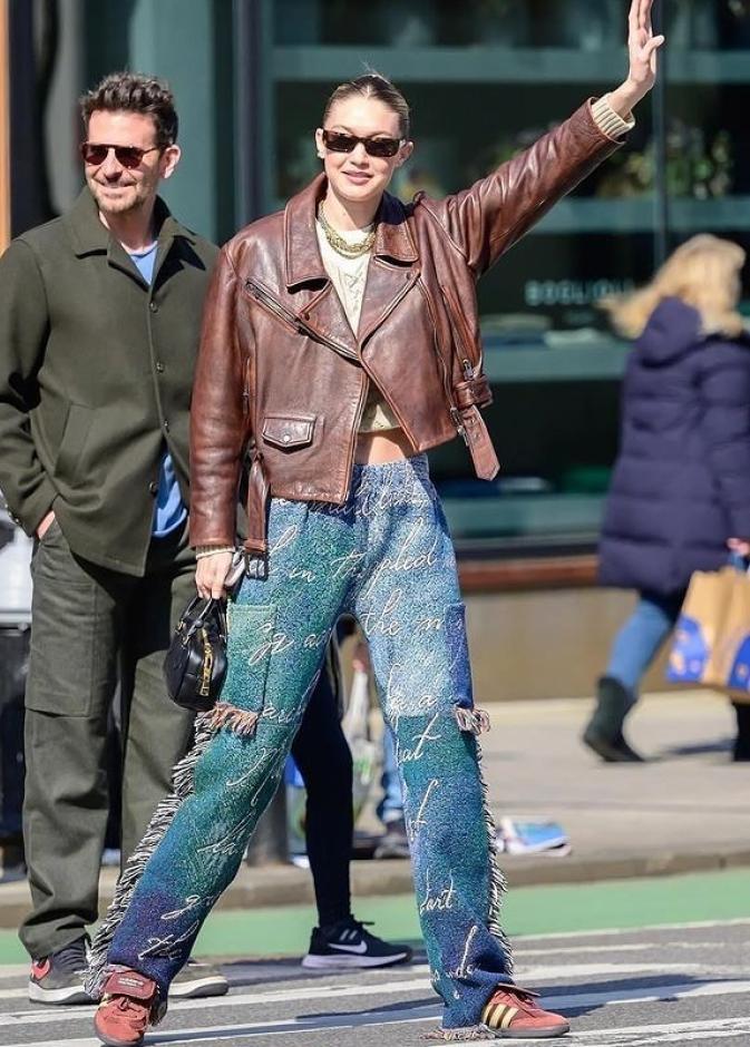 هل ستكون جيجي حديد عروس 2026 بعد أن تقدم لها برادلي كوبر؟ 